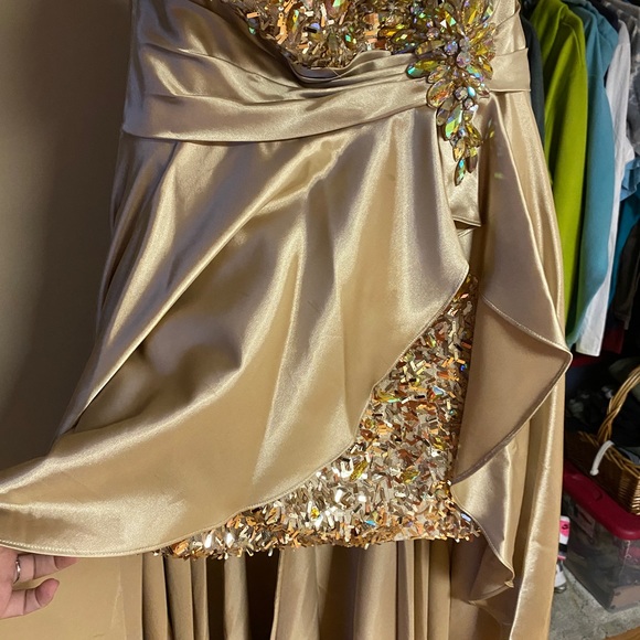 Size 8 prom dress - Picture 3 of 9